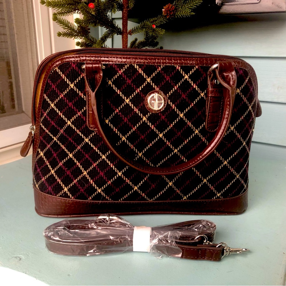 Giani Bernini bag in perfect condition-never used, with tags!